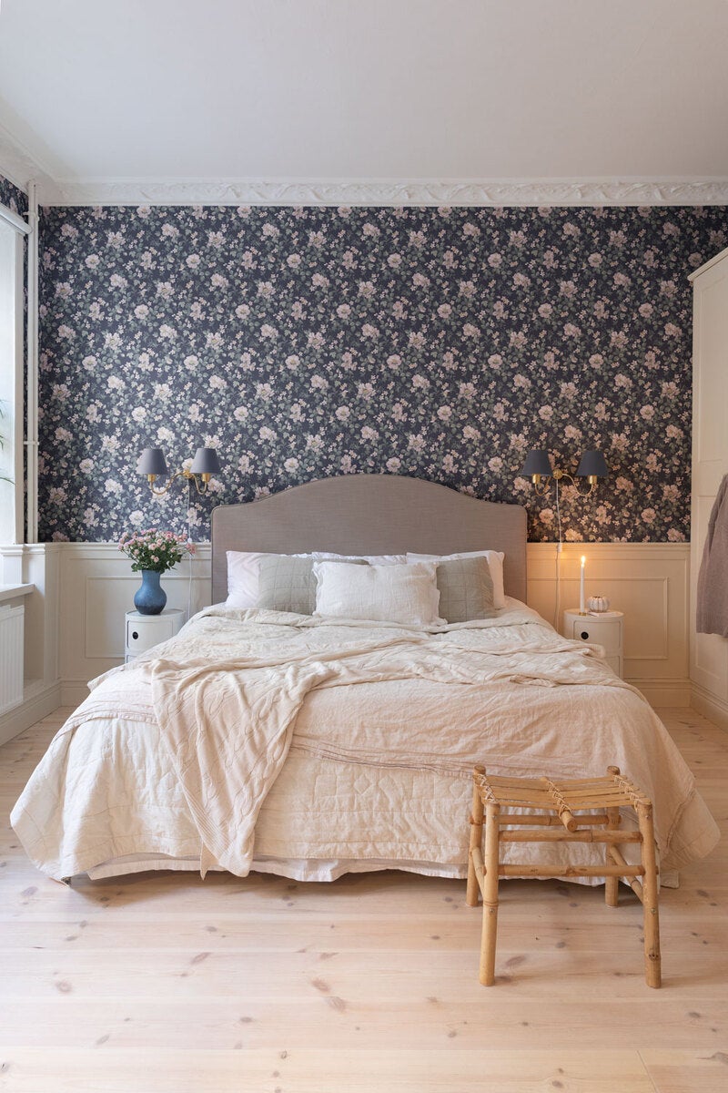 Johanna, mörkblå tapet